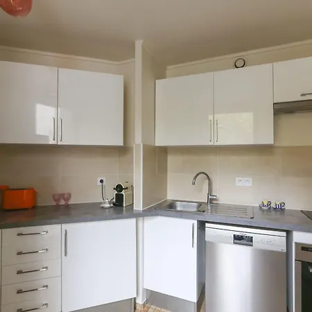 Appartamento In With Balcony Parigi